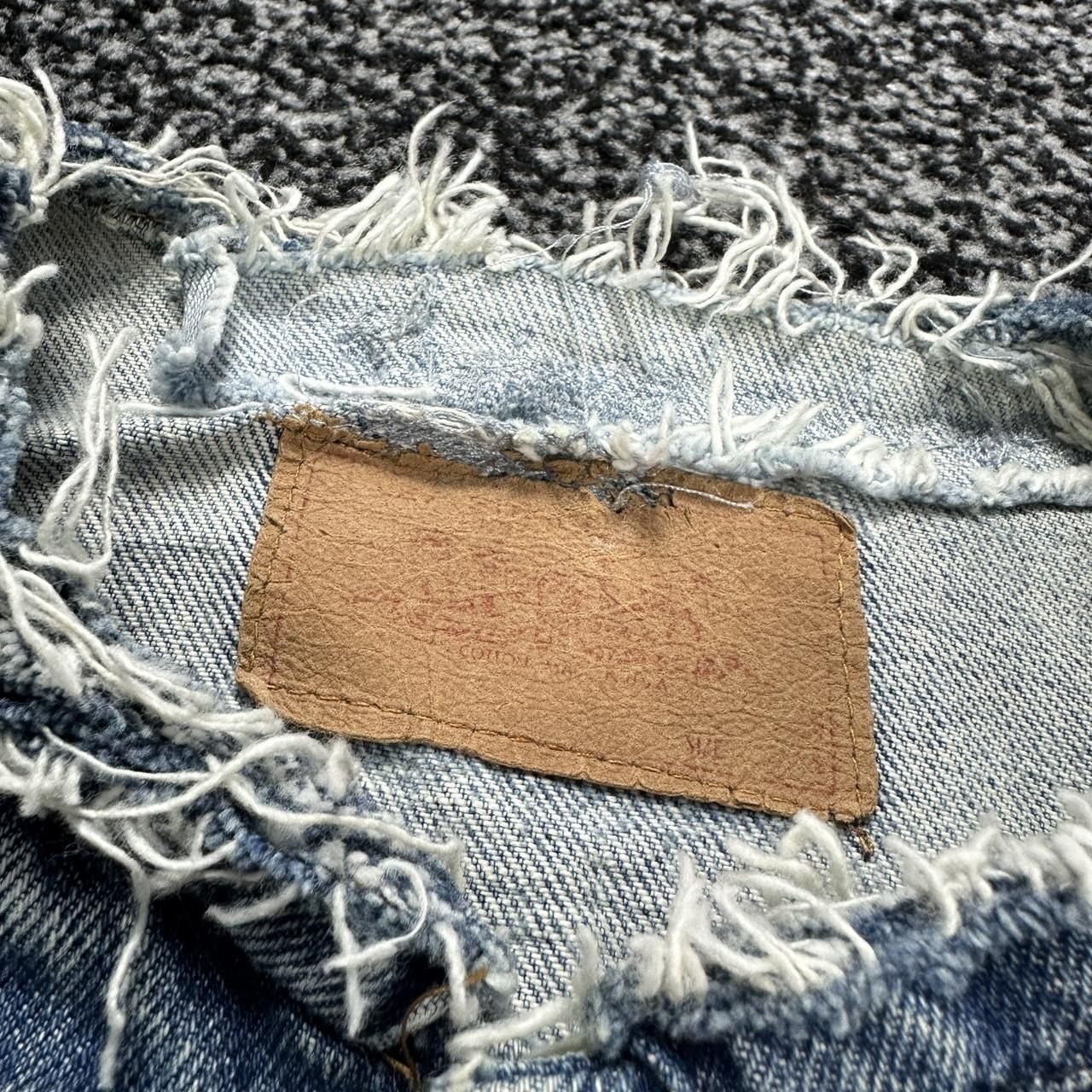VTG Levi's Light Wash Thrashed Distressed Blue Size Small Trucker Denim Jacket image 5
