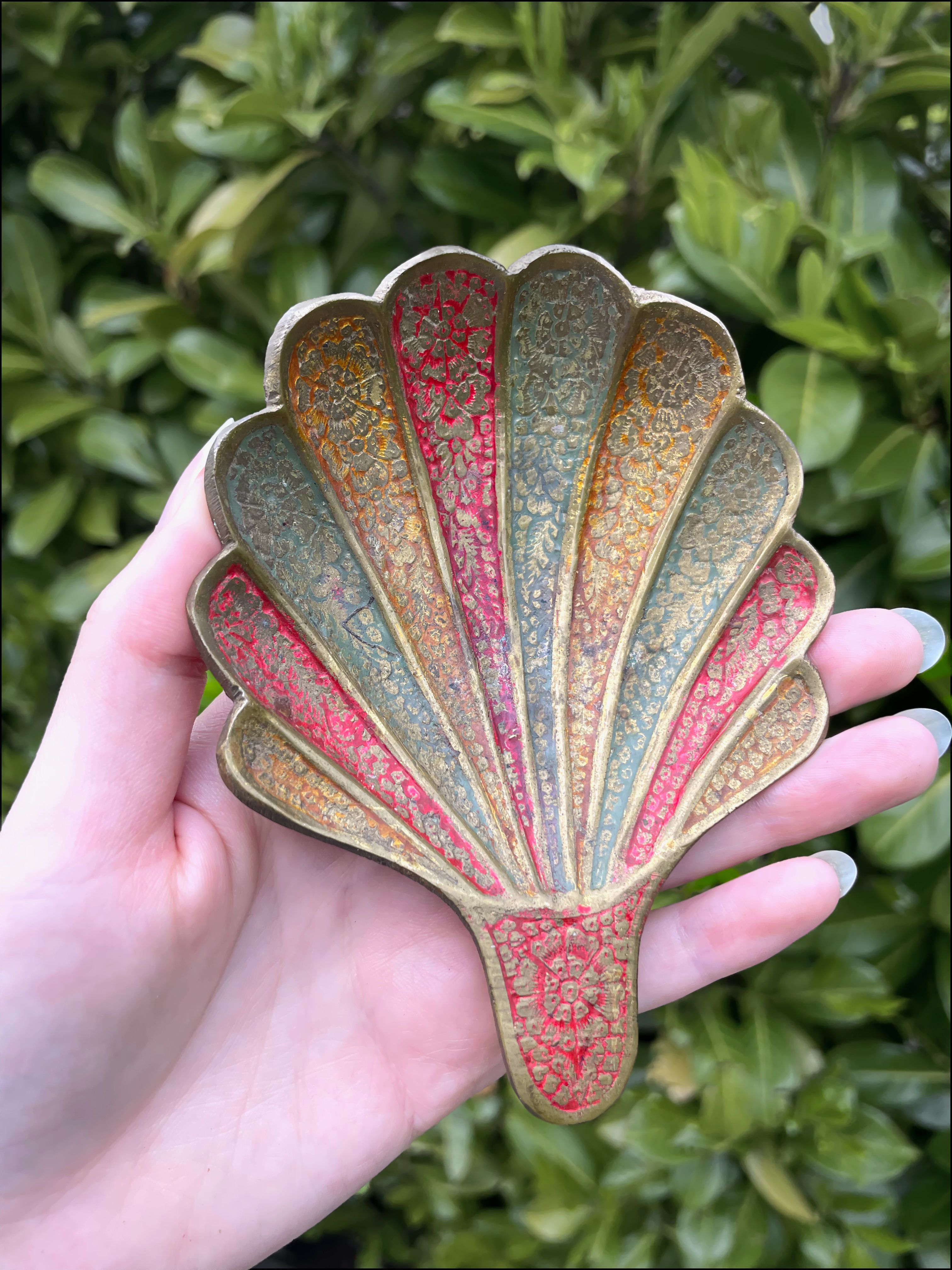 Handcrafted Enamel Sea Shell Trinket Dish Italian Soap Dish Trinket Holder - Picture 7 of 10