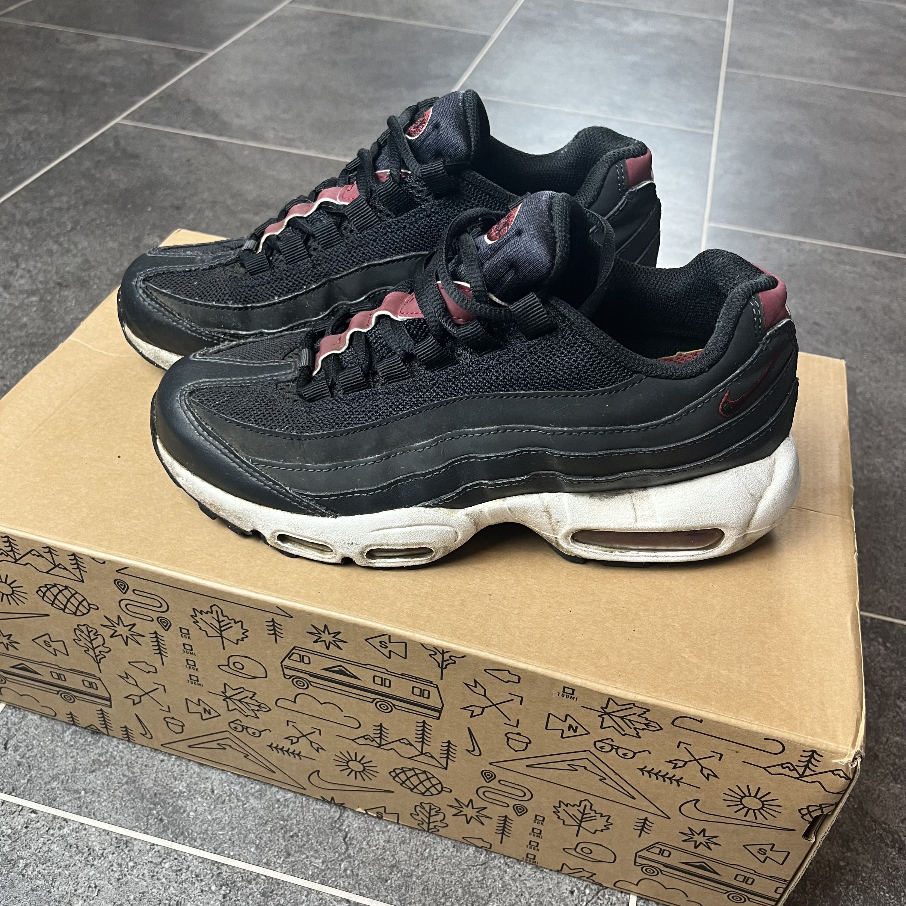 Nike Air Max 95 Trainers Black Womens Sneakers Pink Faulty - size 5 - Picture 1 of 8