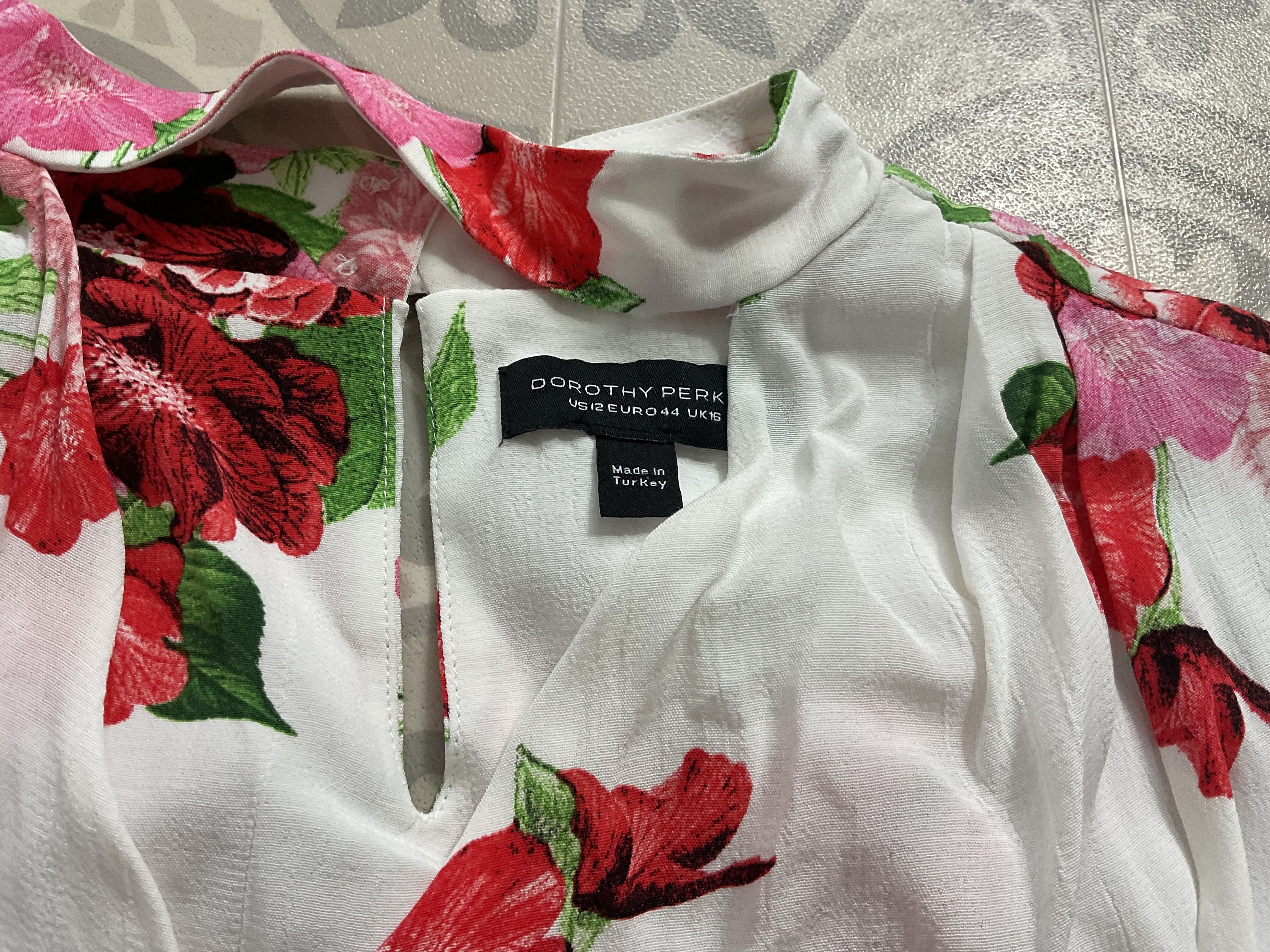 Dorothy Perkins Blanco Rojo Estampado Floral Gargantilla Cuello Envoltura Top Sin Mangas Reino Unido 16 - Imagen 6 de 9