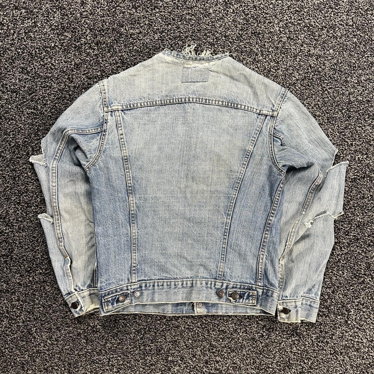 VTG Levi's Light Wash Thrashed Distressed Blue Size Small Trucker Denim Jacket image 7