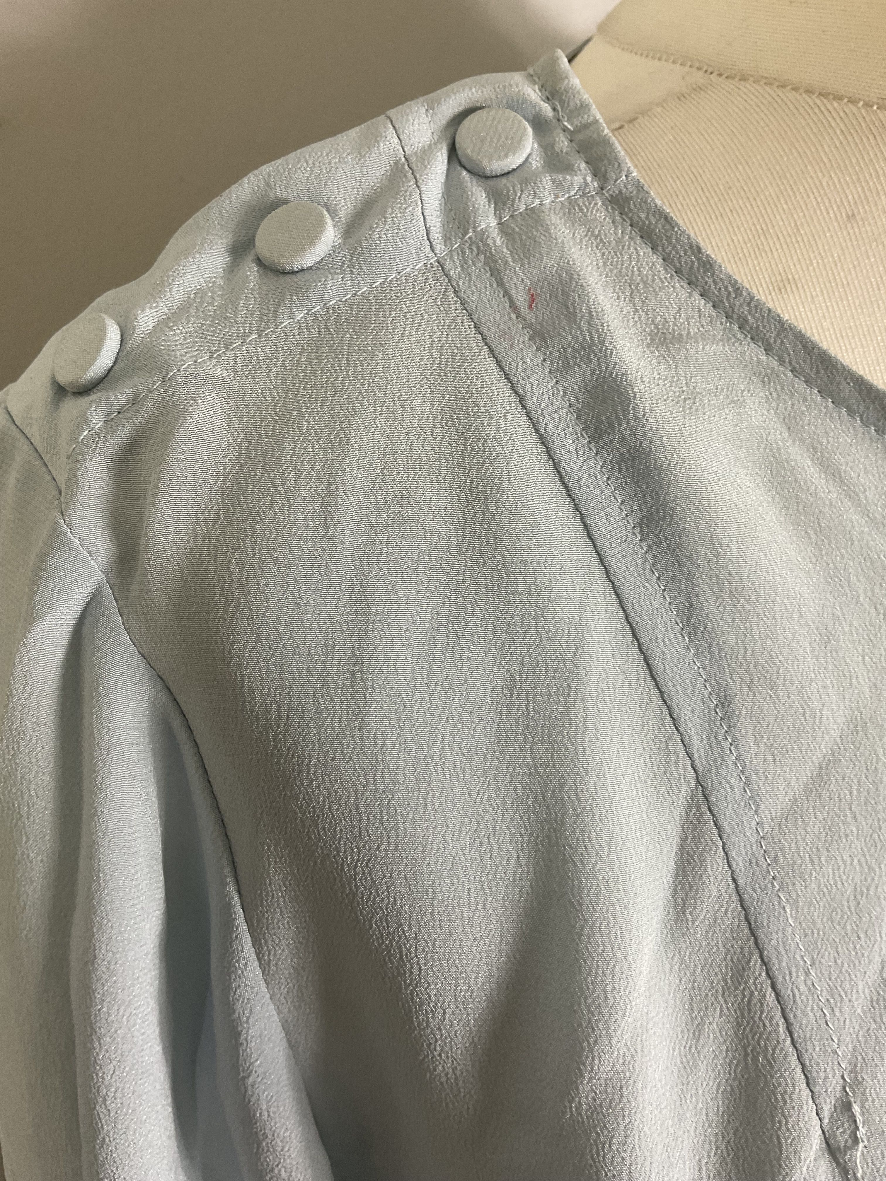 Top Reiss pastello blu chiaro seta raso manica lunga spalla bottoni UK 10 - Foto 8 di 9