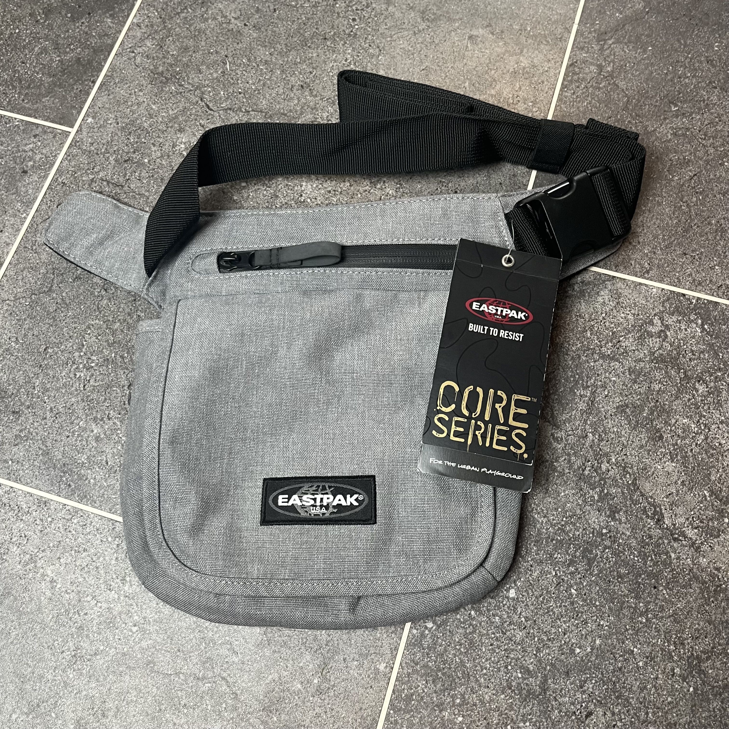 Eastpak Core Series K206 Roy 485 Varsity Grey 2.5L Messenger Bag Pouch Side NEW - Picture 1 of 7