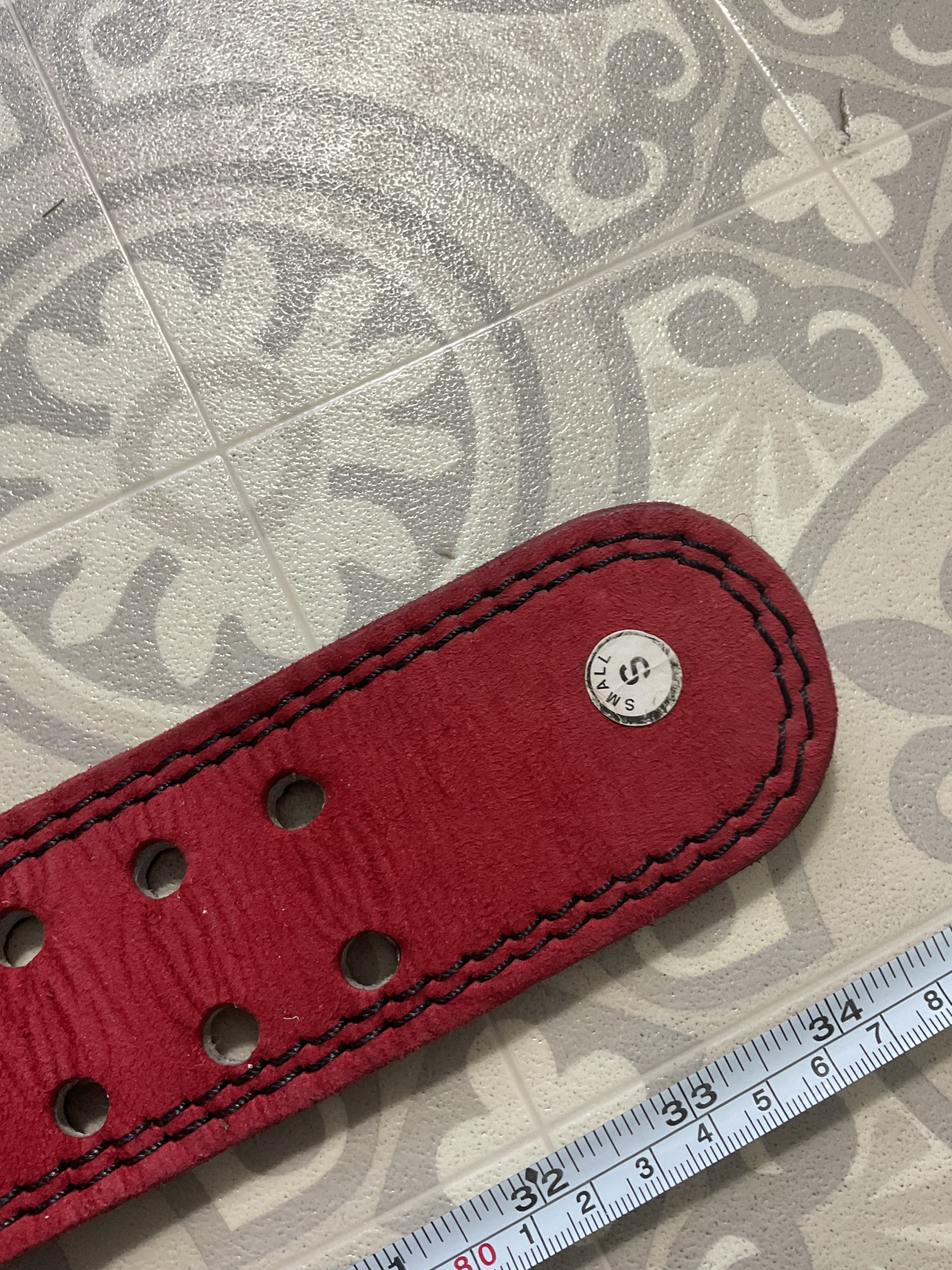 "Cinturón de levantamiento de pesas deportivo ancho hebilla de cuero rojo ergonómico se adapta a la talla S 25""-31""" - Imagen 3 de 6