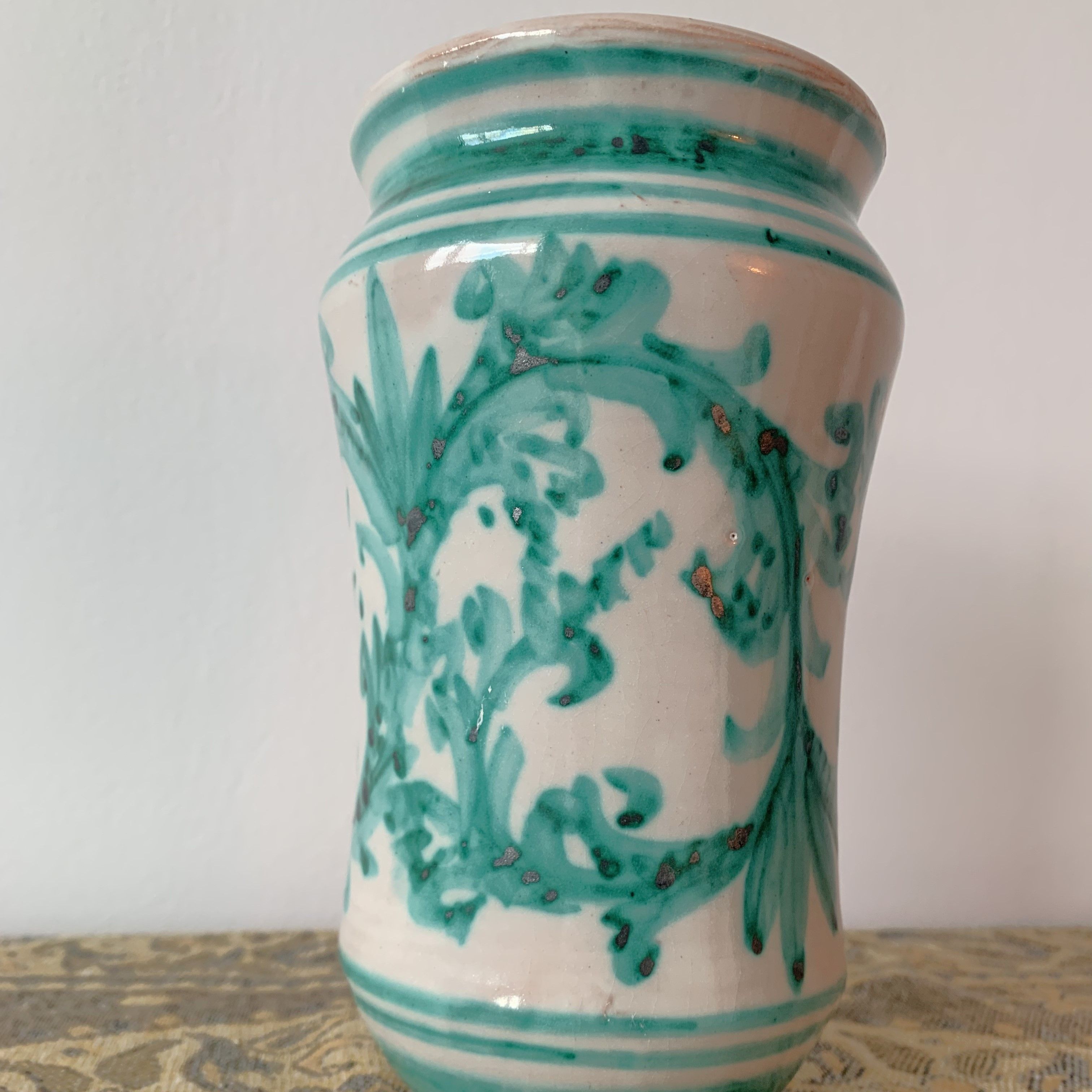 Vase Tall Round Ceramic White & Blue Leaf Motifs Igor Santo Stefano Di Camastra - Picture 7 of 10