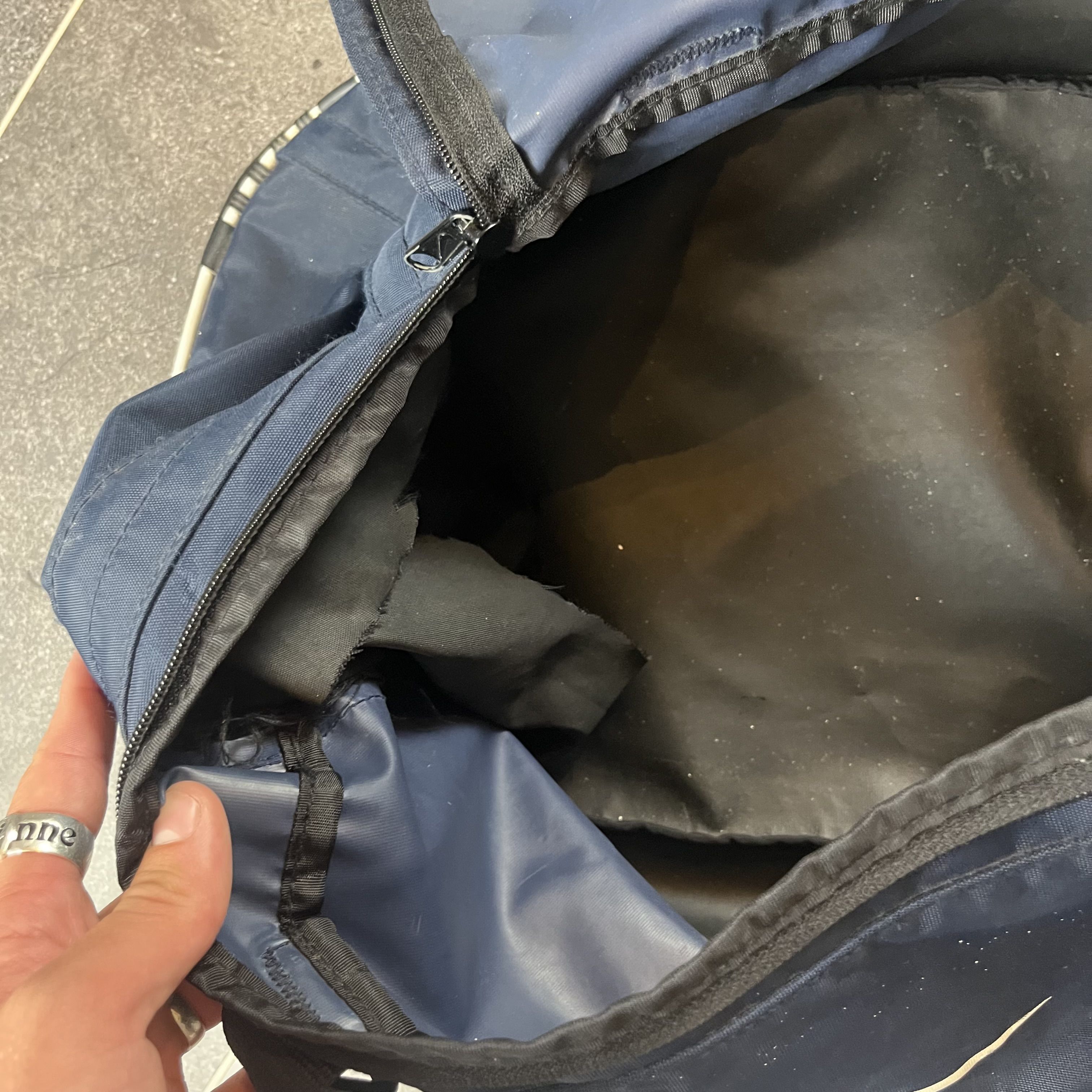 Nike Gym Bag Hold-all Navy Luggage Large - Picture 8 of 9