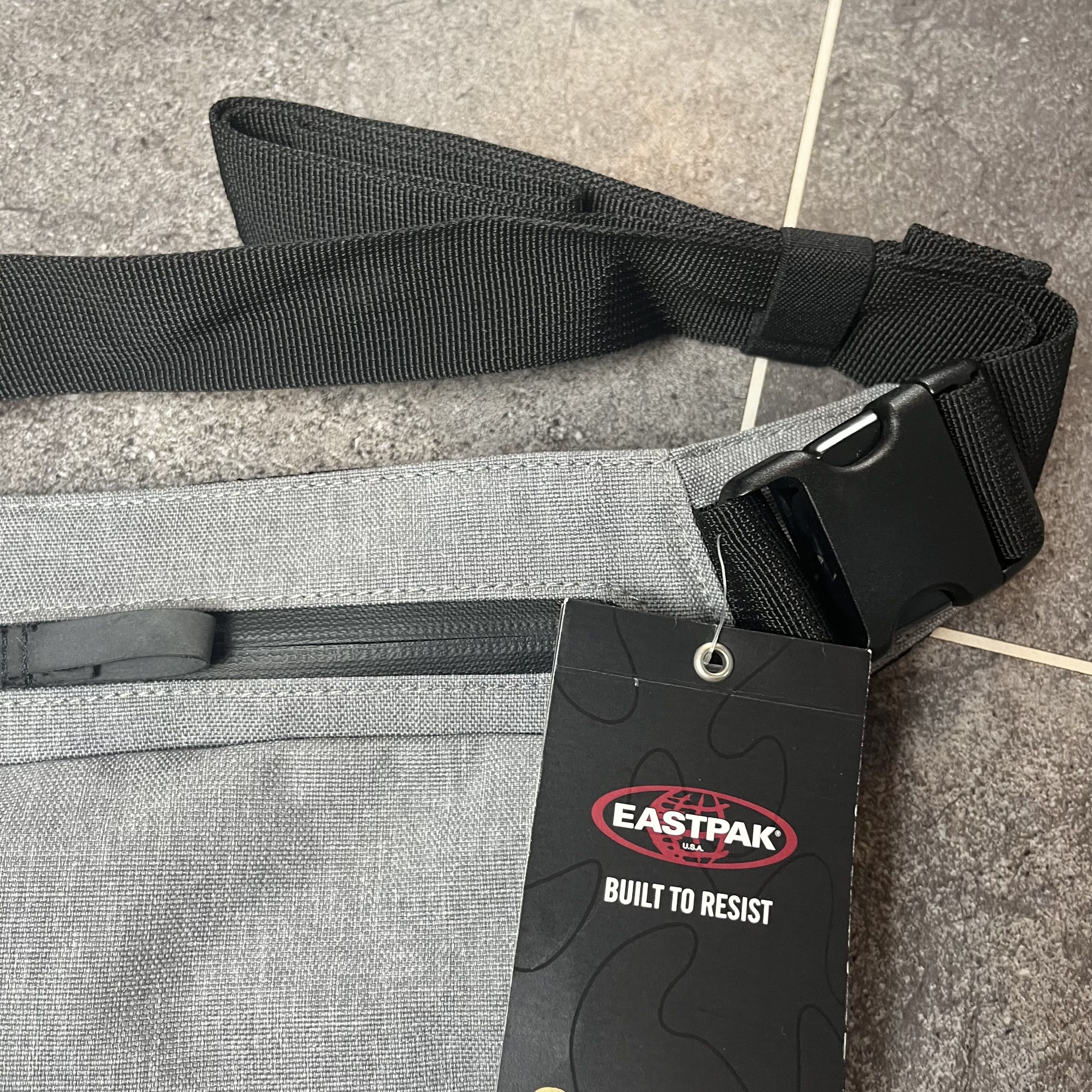Eastpak Core Series K206 Roy 485 Varsity Grey 2.5L Messenger Bag Pouch Side NEW - Picture 5 of 7