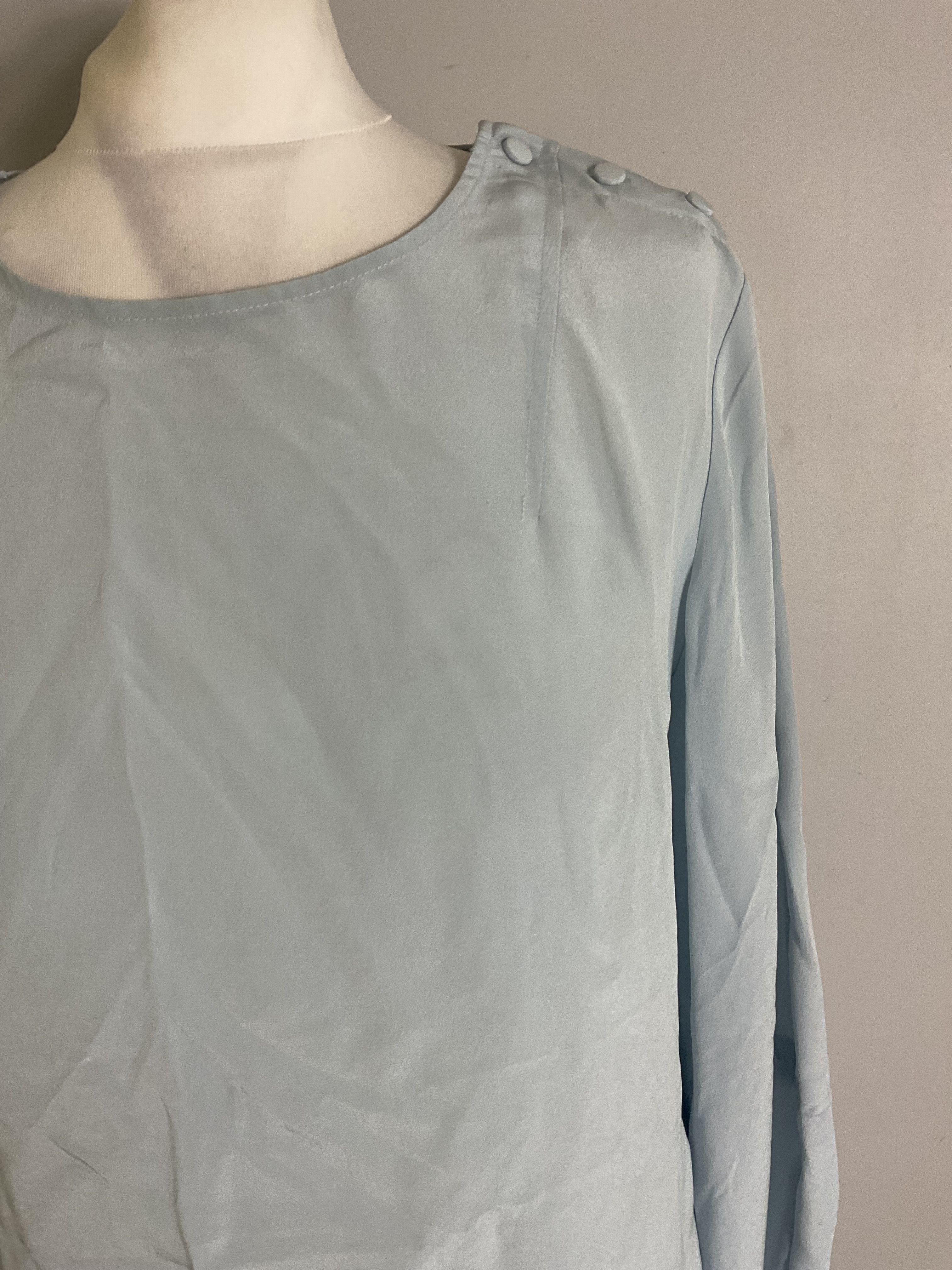 Top Reiss pastello blu chiaro seta raso manica lunga spalla bottoni UK 10 - Foto 7 di 9