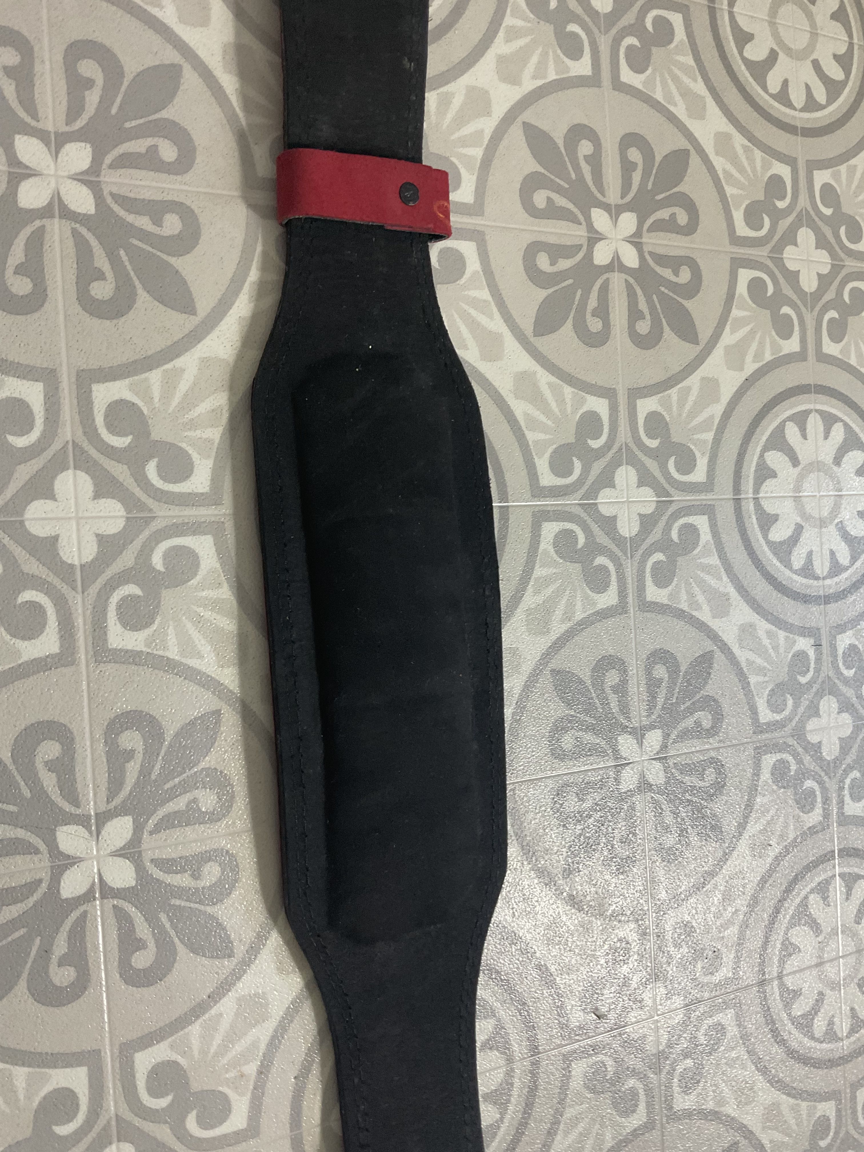 "Cinturón de levantamiento de pesas deportivo ancho hebilla de cuero rojo ergonómico se adapta a la talla S 25""-31""" - Imagen 6 de 6